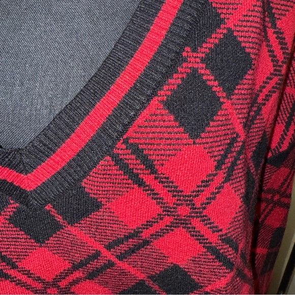 Beach Riot Women's Large Red & Black Plaid V-Neck Sweater. Large - Picture 2 of 7